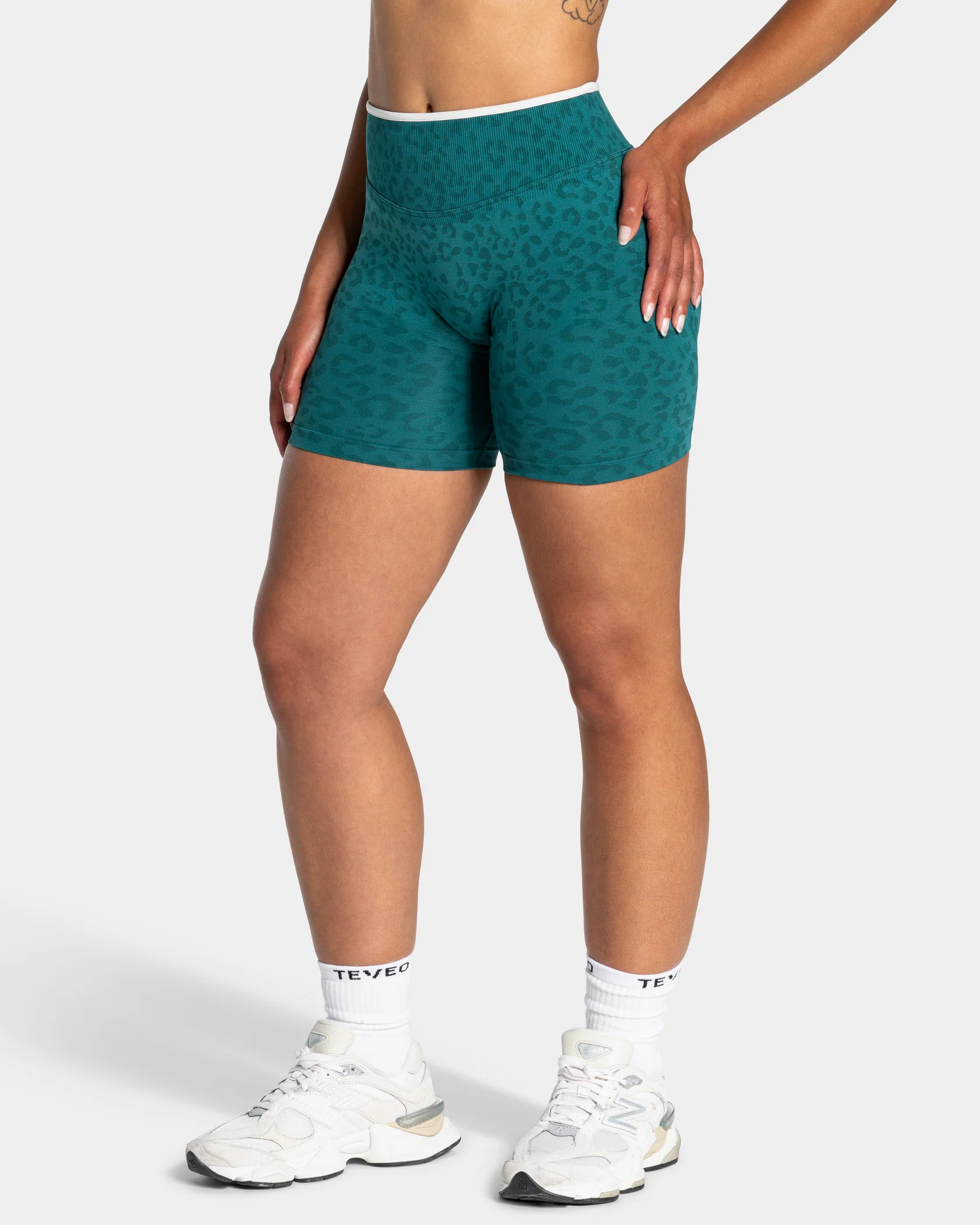 Contrastline Sculpt Scrunch Shorts "Leo Petrol" - Image 2