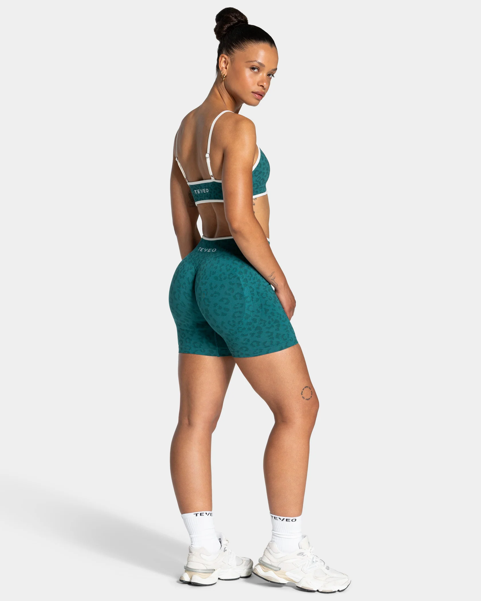 Contrastline Sculpt Scrunch Shorts "Leo Petrol" - Image 5