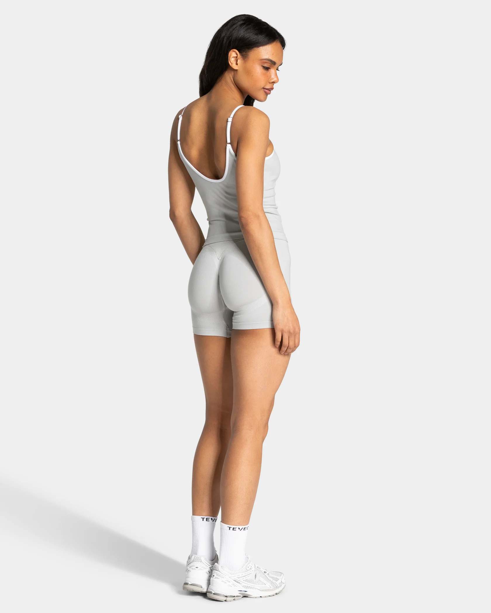 Contrastline Sculpt Scrunch Shorts "Moon" - Image 5