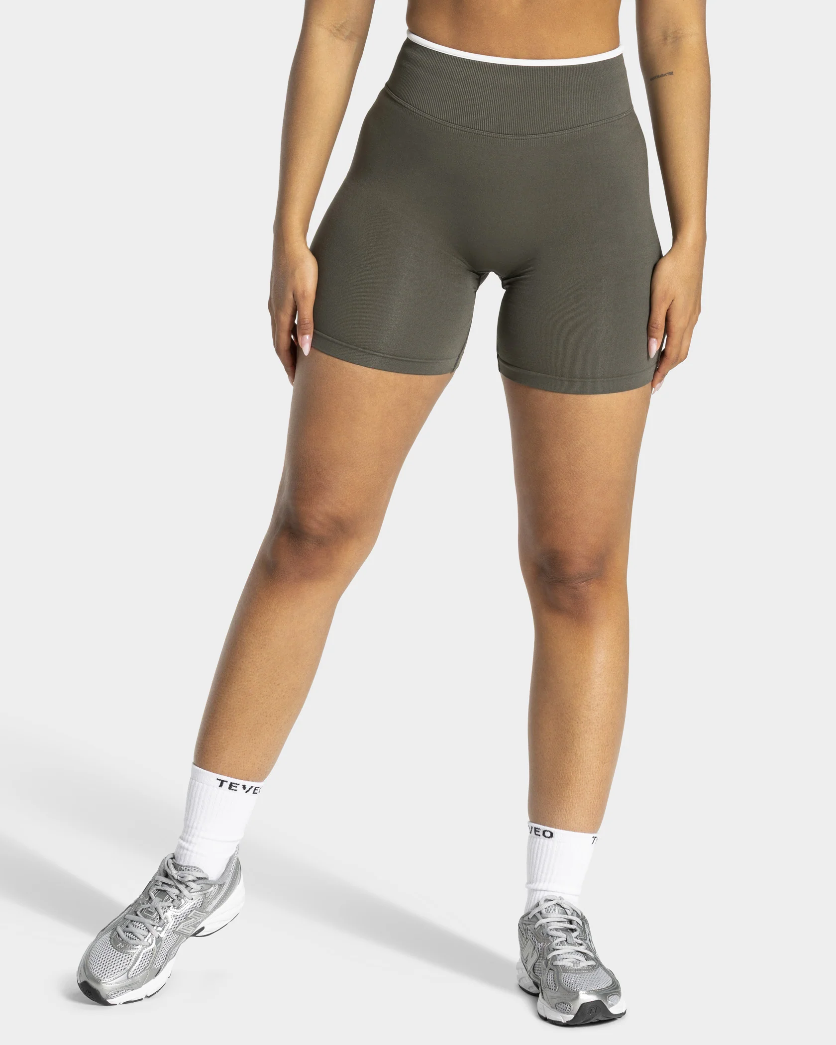 Contrastline Shorts "Khaki" - Image 2