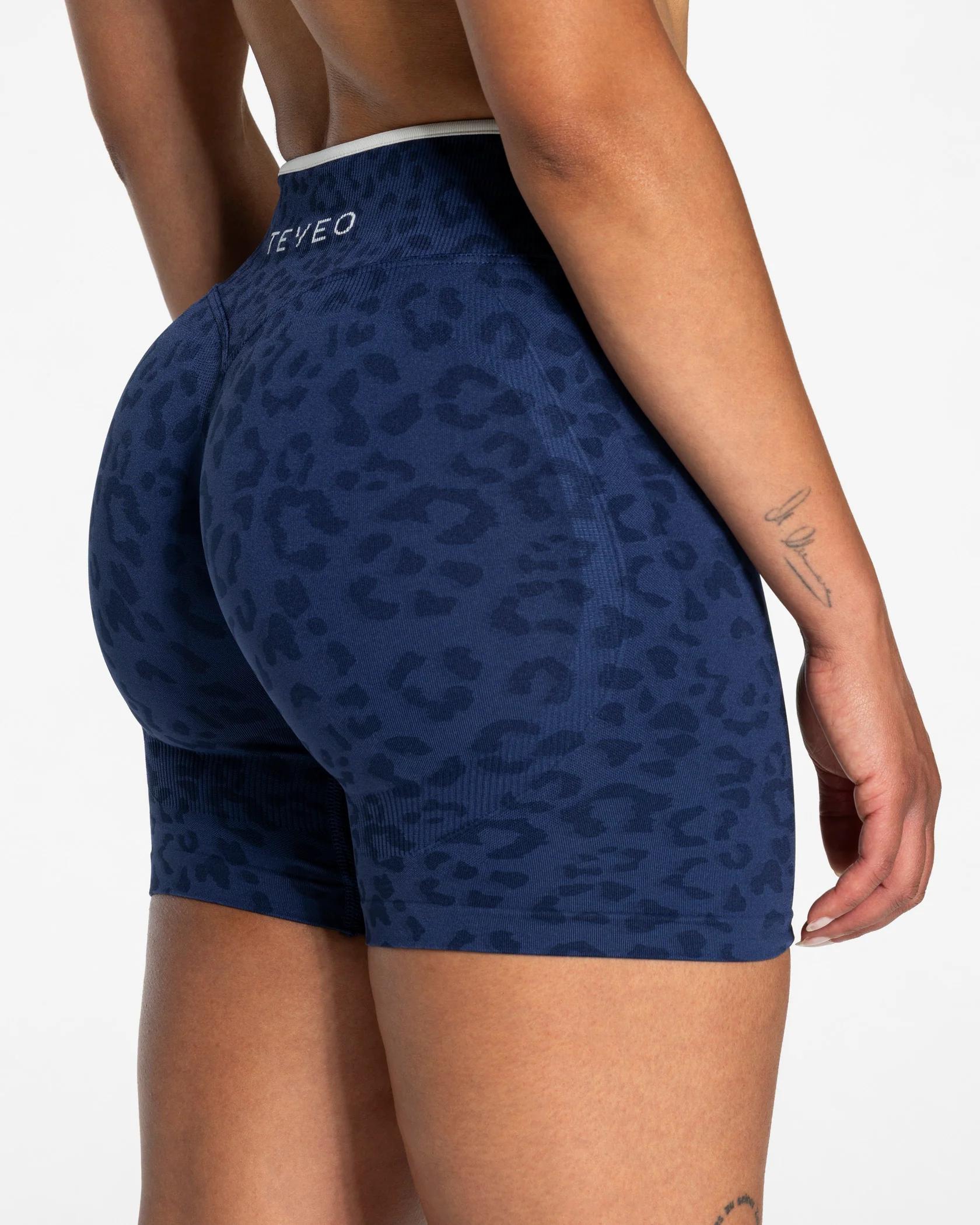Contrastline Shorts "Leo Dunkelblau" - Image 4
