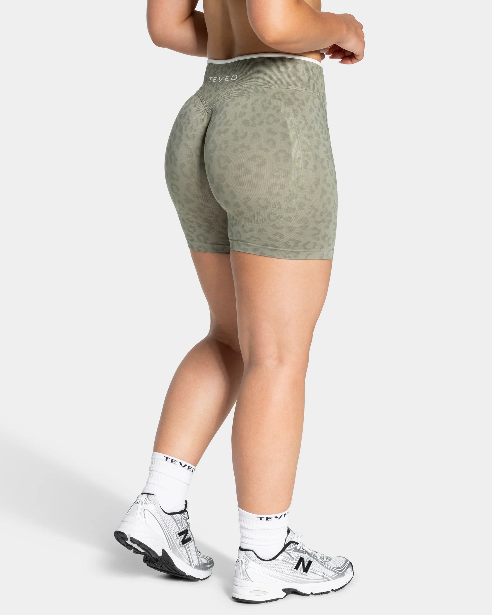 Contrastline Shorts "Leo Khaki" - Image 2