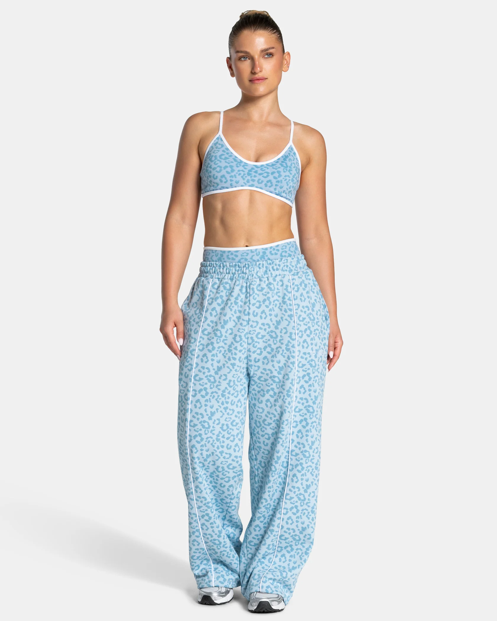 Contrastline Wide Leg Jogger "Leo Babyblau" - Image 3