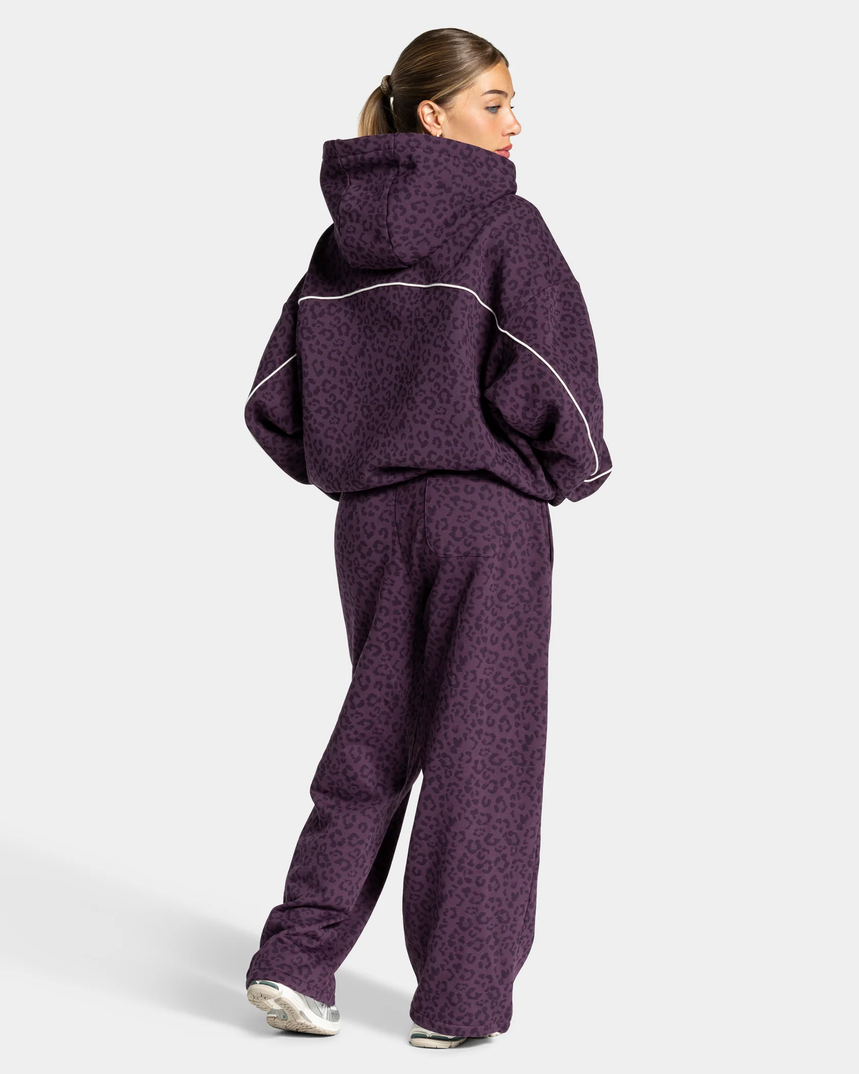 Contrastline Wide Leg Jogger "Leo Blackberry" - Image 5