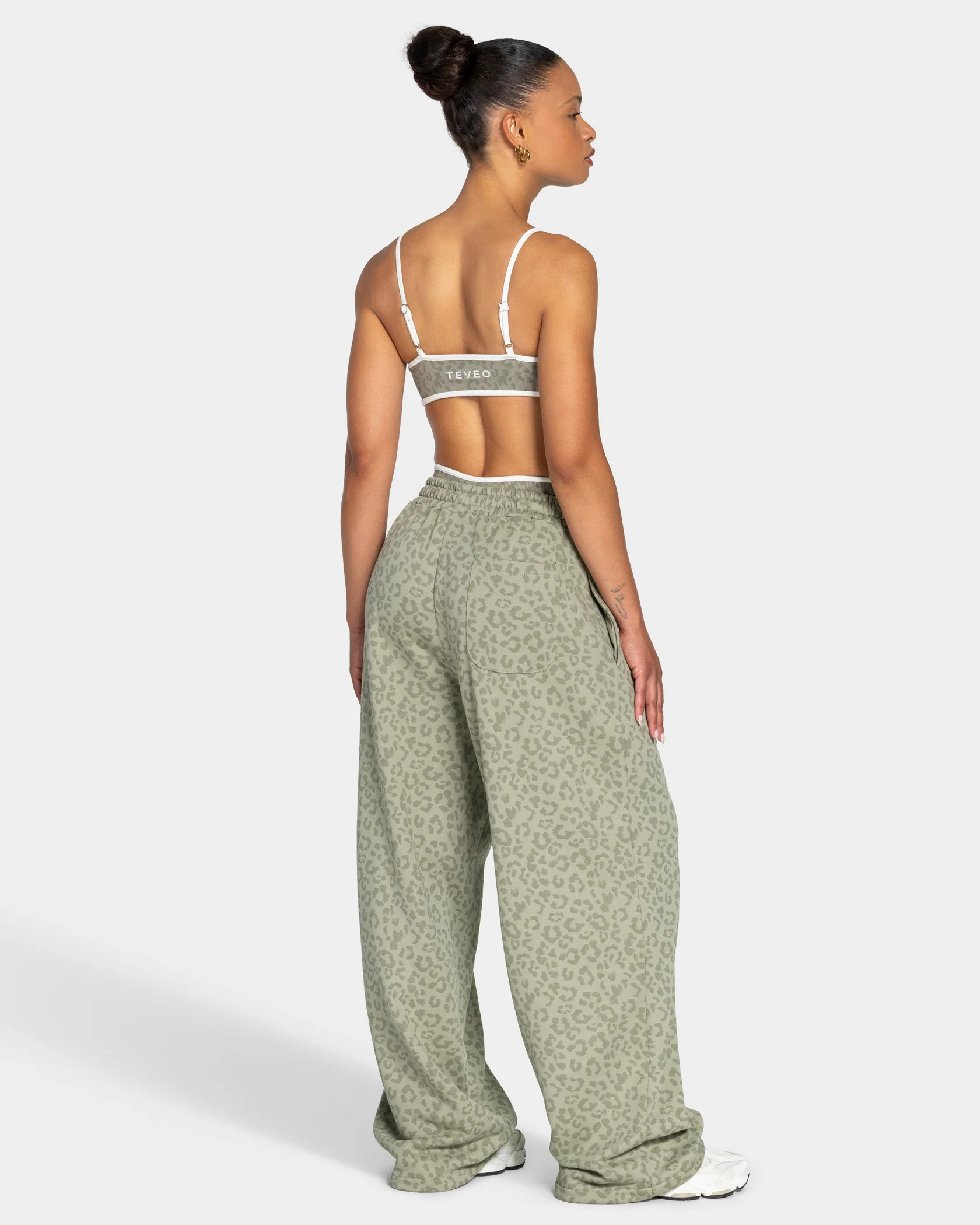 Contrastline Wide Leg Jogger "Leo Khaki" - Image 5