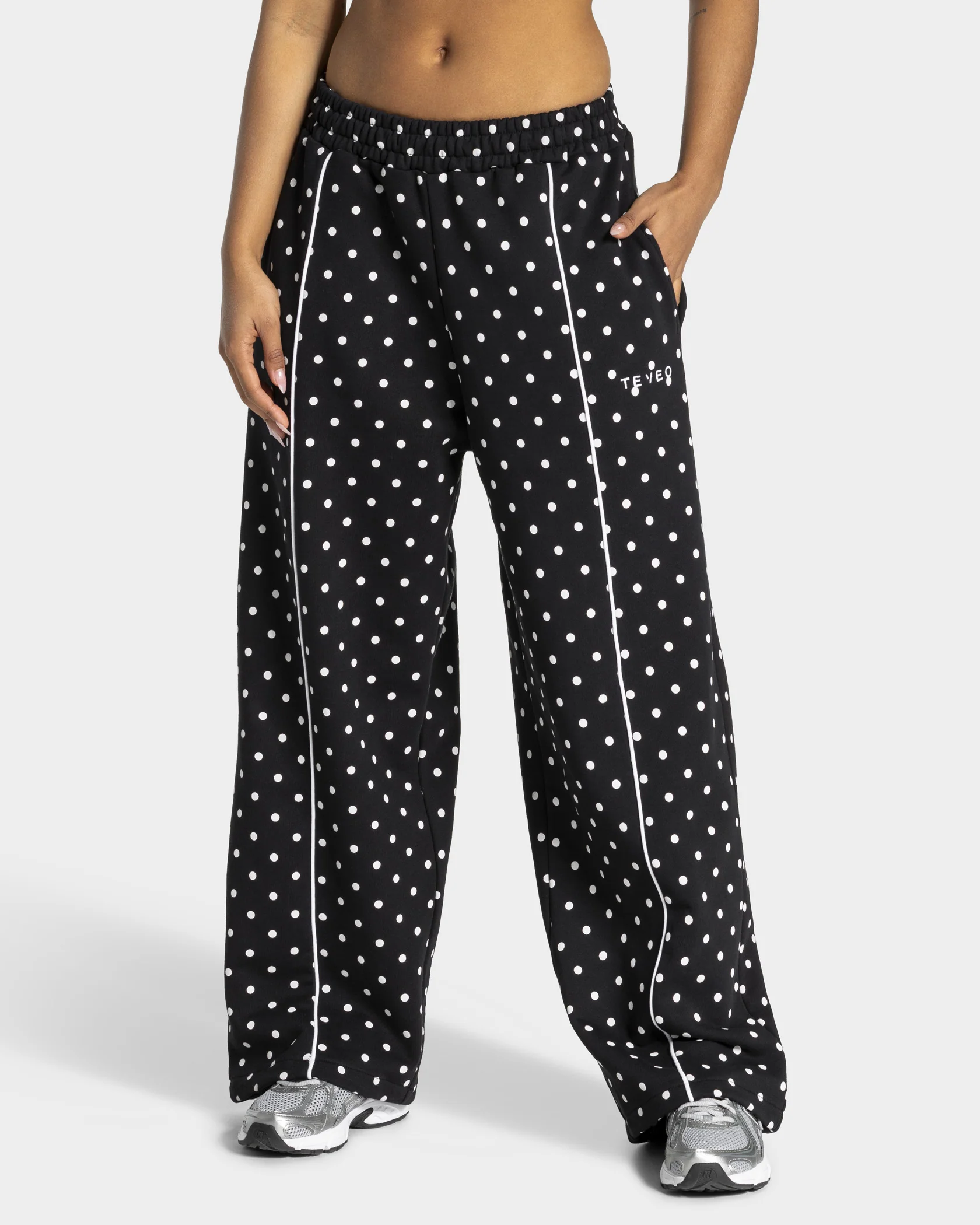 Contrastline Wide Leg Jogger "Polkadot Schwarz"