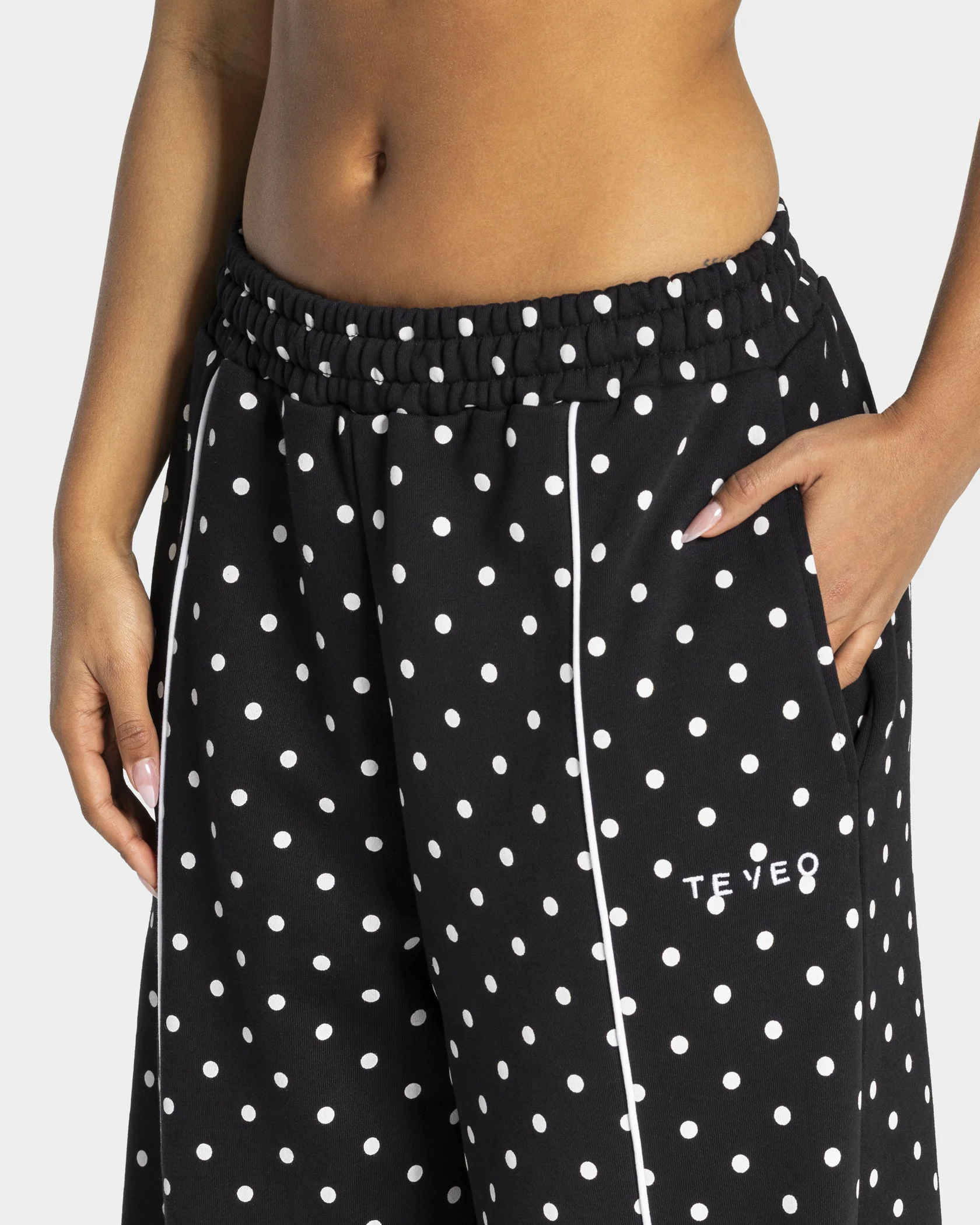 Contrastline Wide Leg Jogger "Polkadot Schwarz" - Image 4