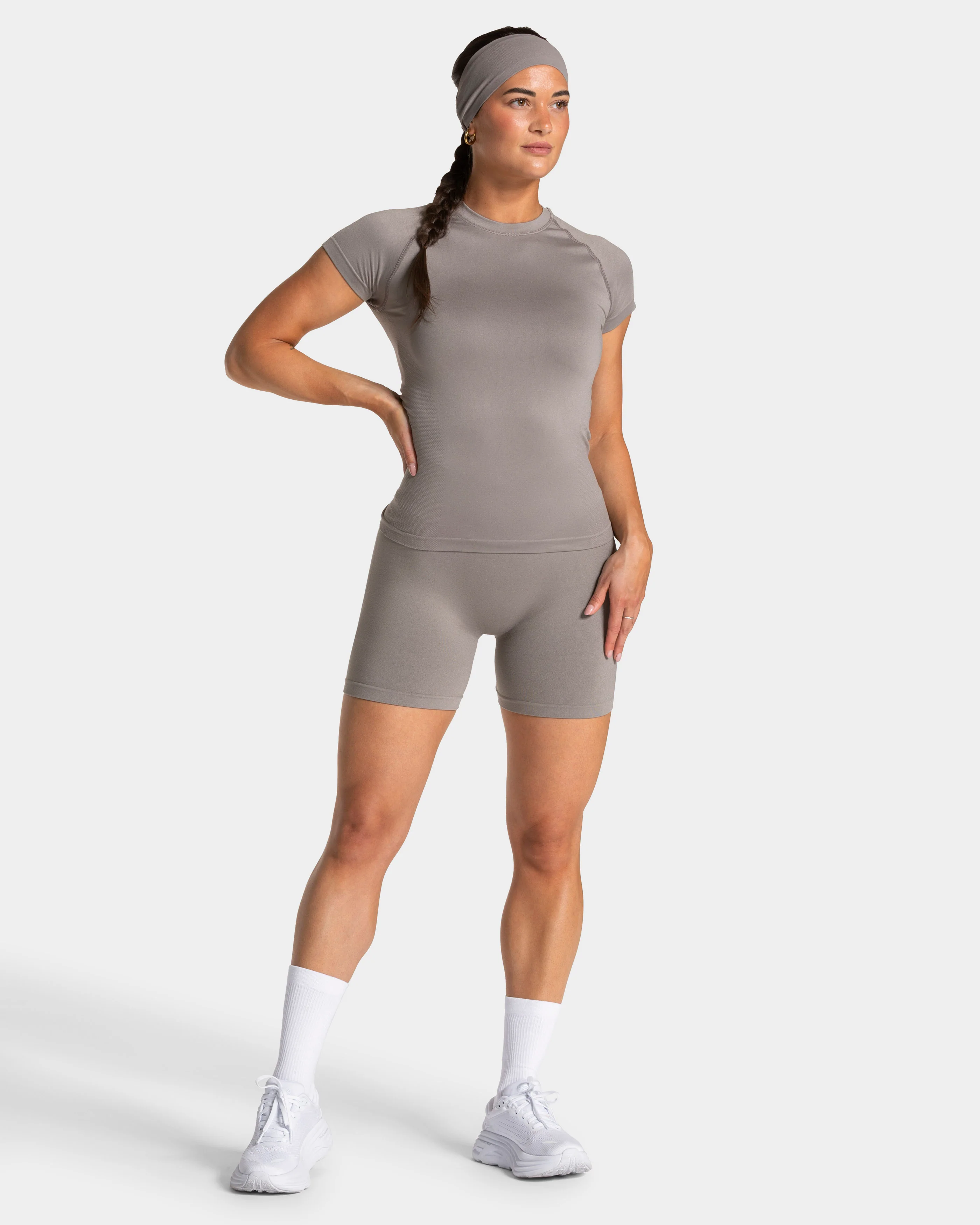 END Running Sculpt Scrunch Shorts "Smoke" - Image 3
