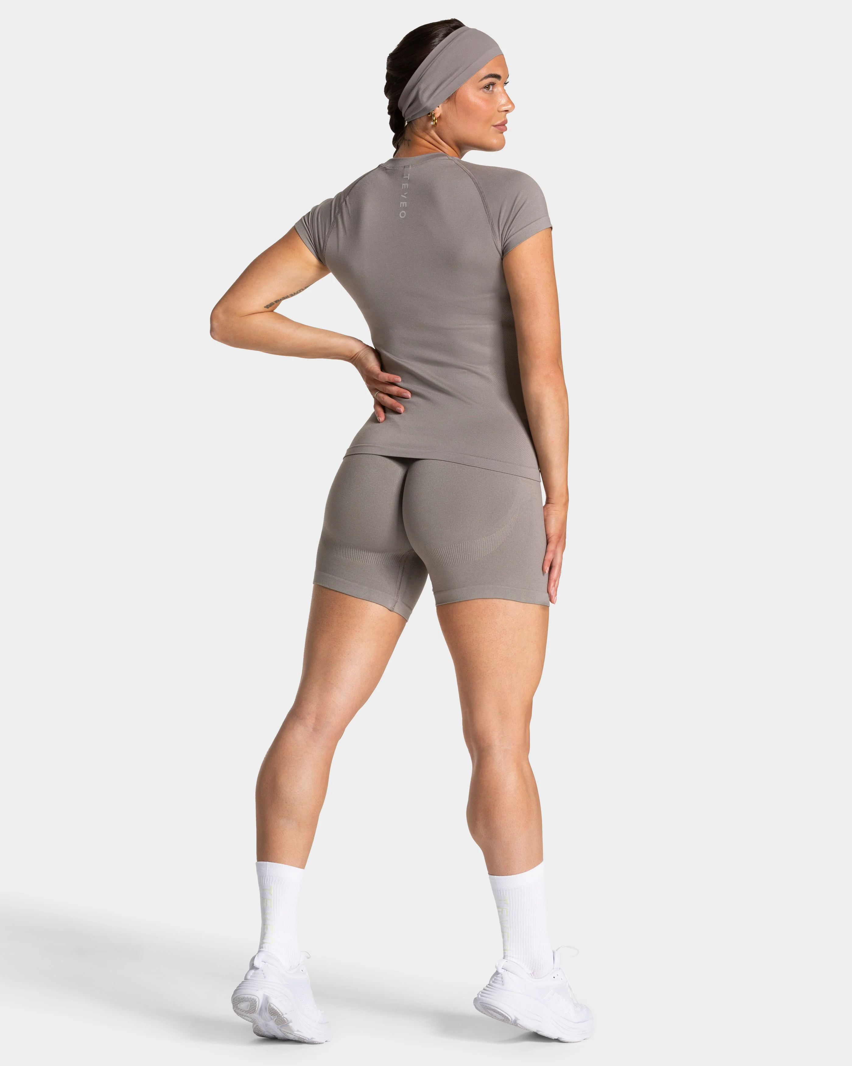 END Running Sculpt Scrunch Shorts "Smoke" - Image 5