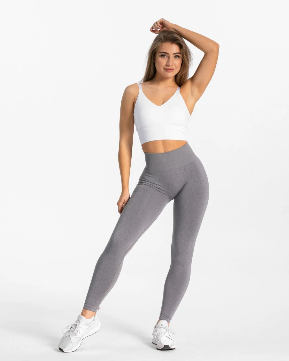 Essential V-Top "Weiß" - Image 5