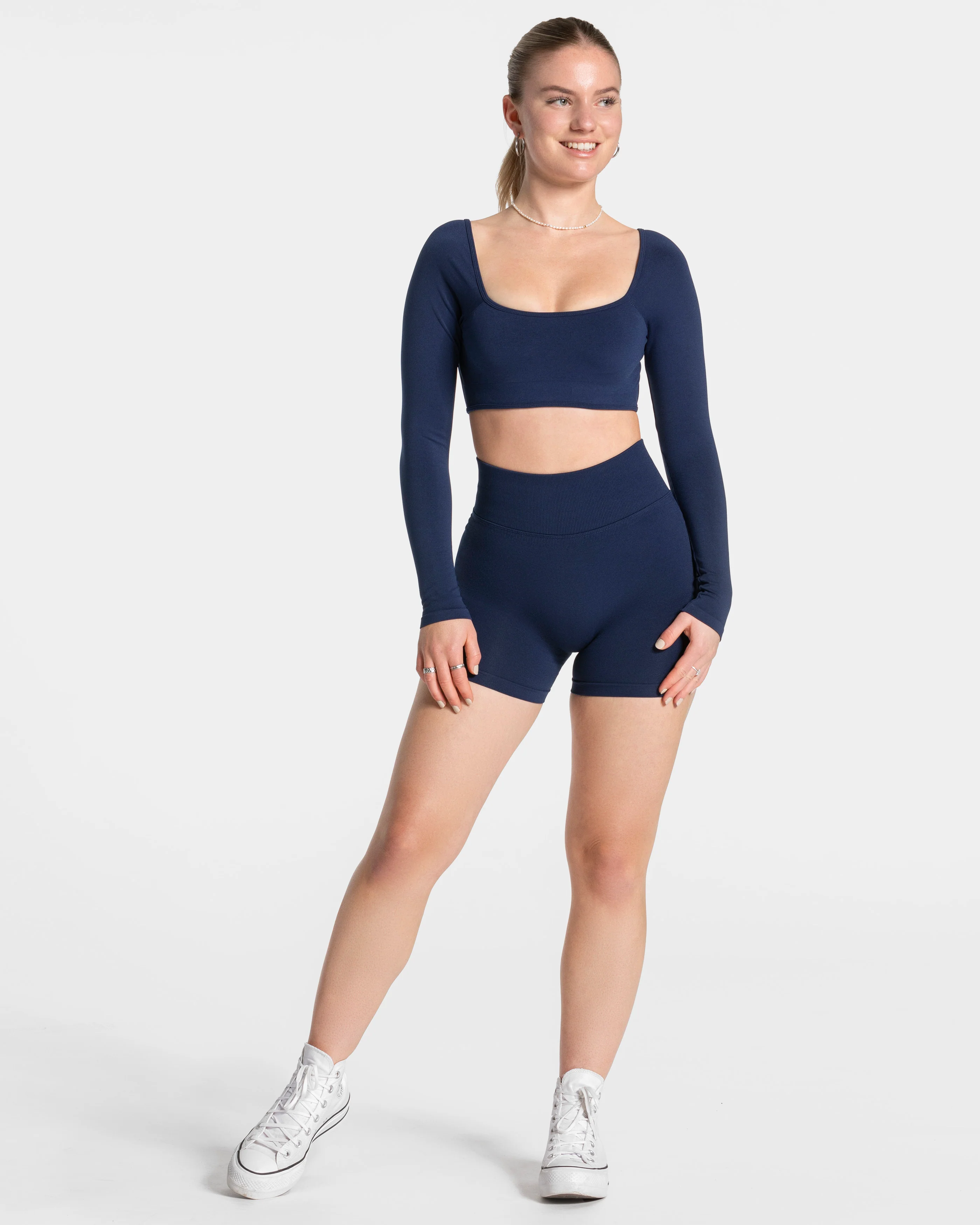 Femme Sculpt Scrunch Shorts "Dunkelblau" - Image 3