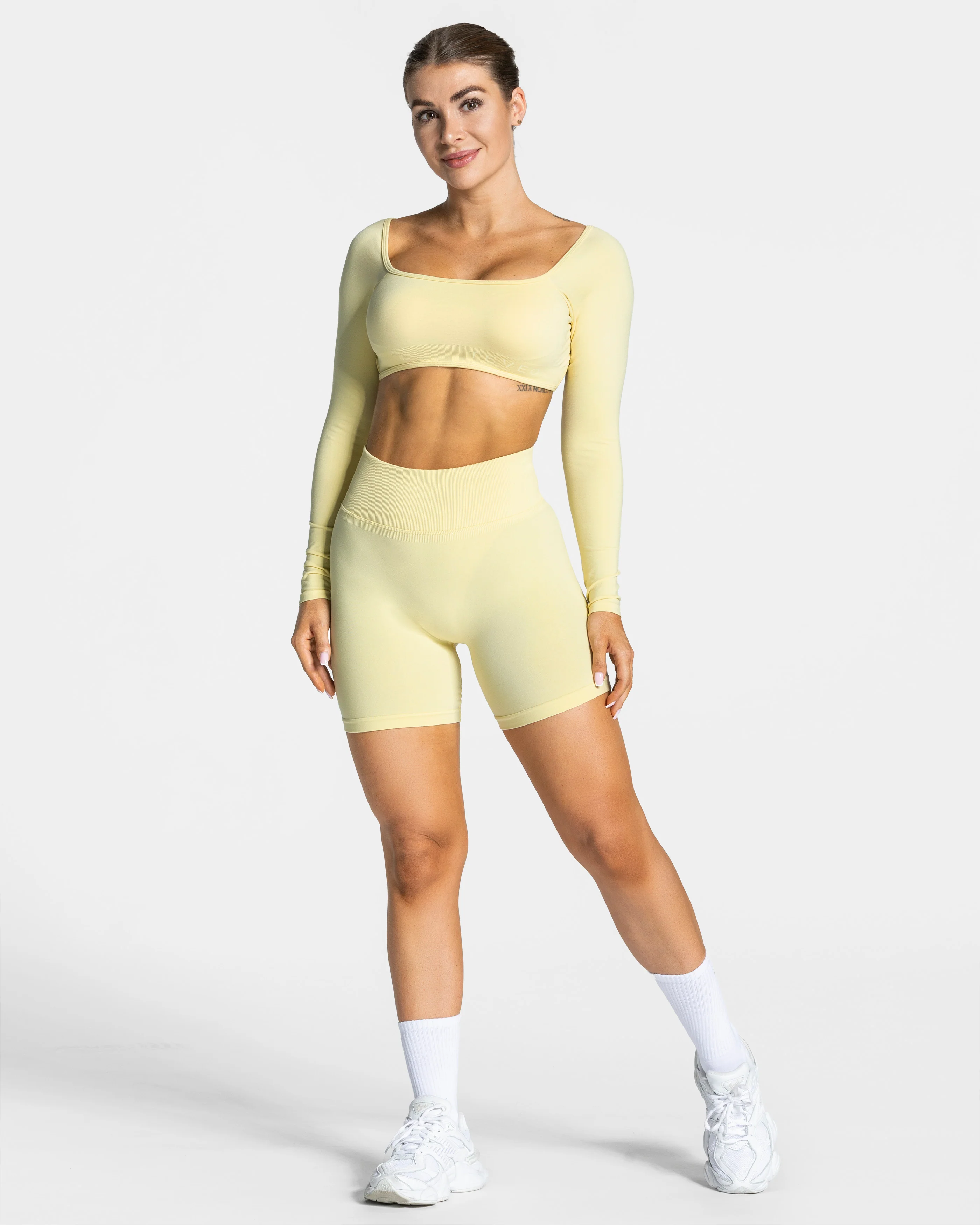 Femme Sculpt Scrunch Shorts "Gelb" - Image 3