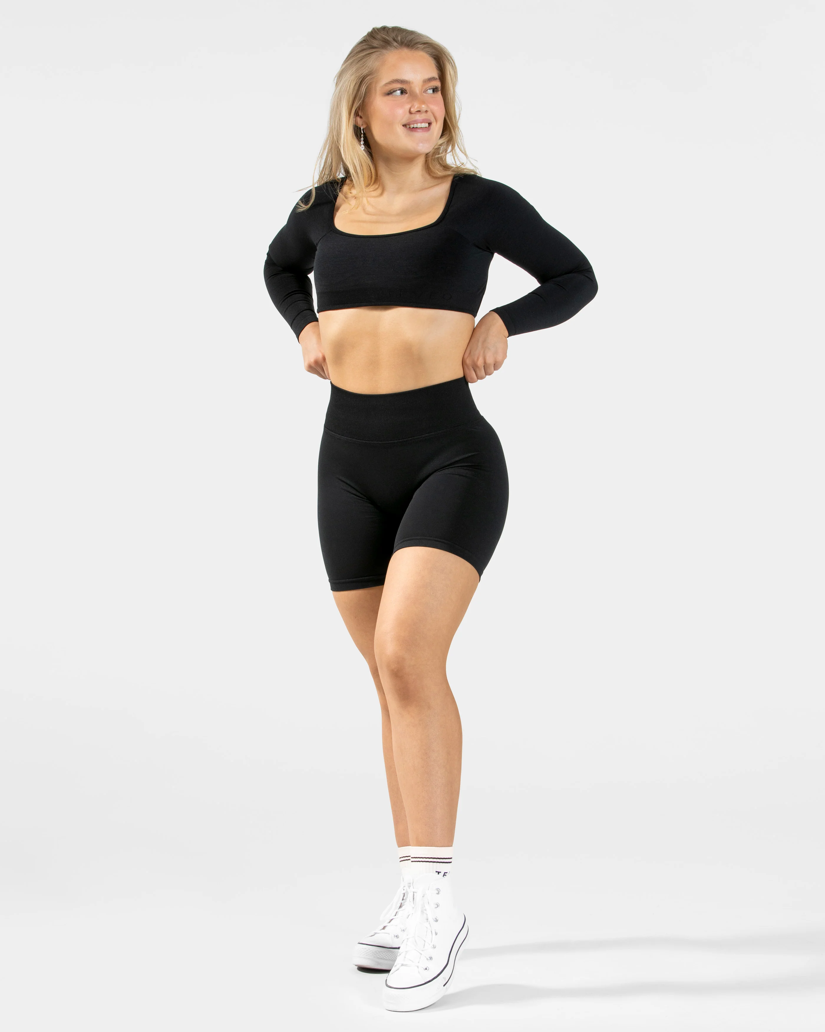 Femme Sculpt Scrunch Shorts "Schwarz" - Image 3