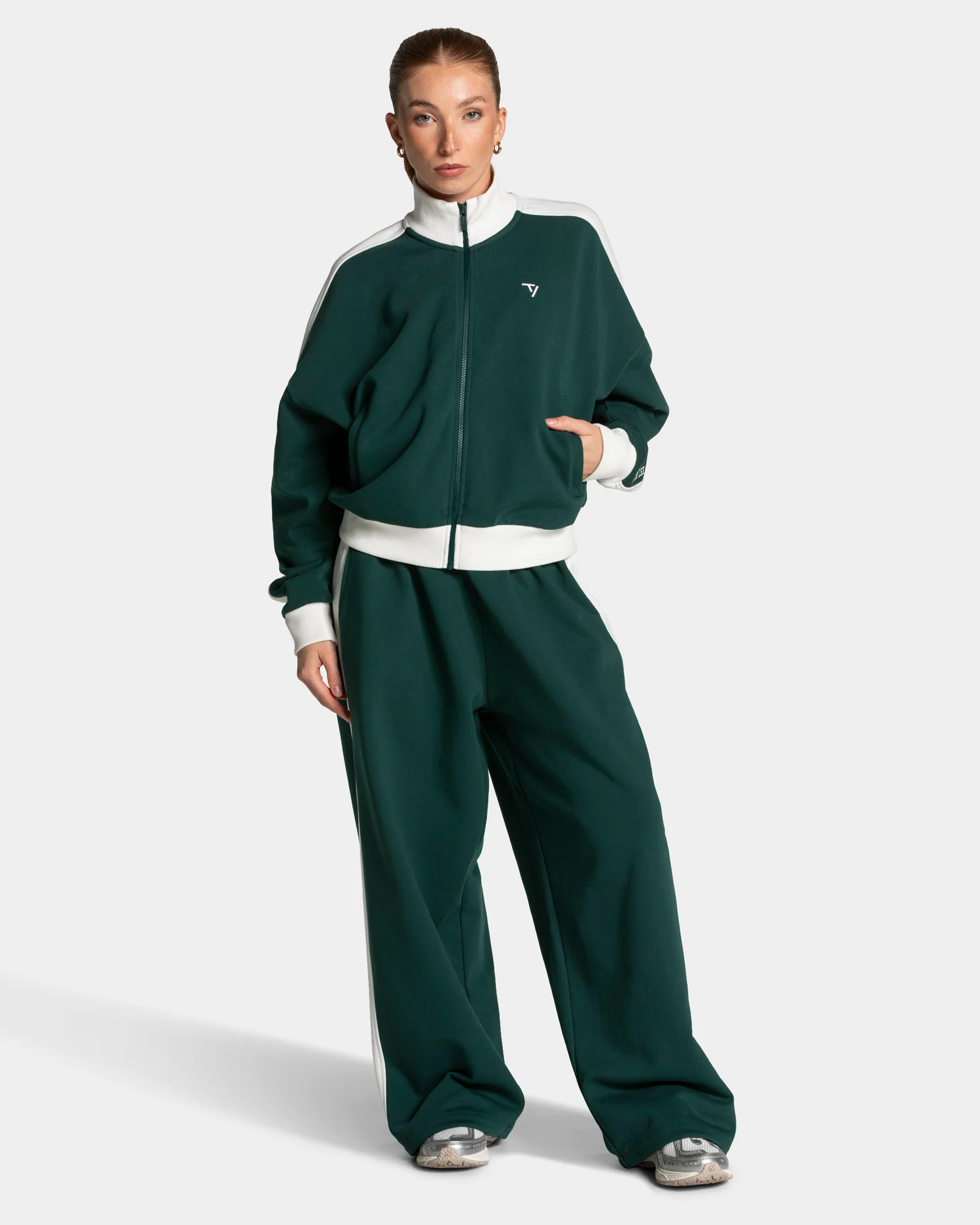 Football Wide Leg Jogger "Dunkelgrün" - Image 3