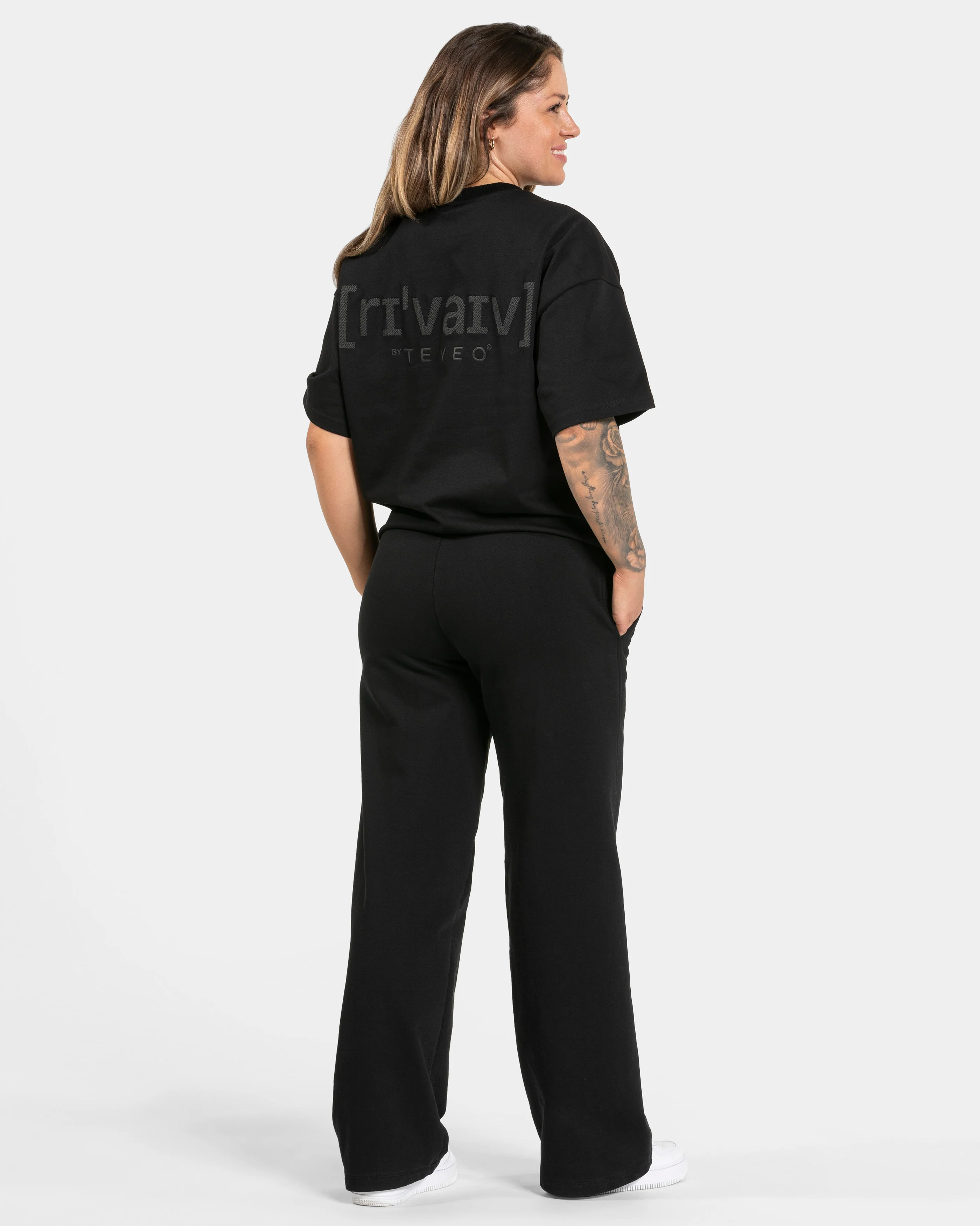 RI’VAIV Oversized T-Shirt "Schwarz" - Image 5