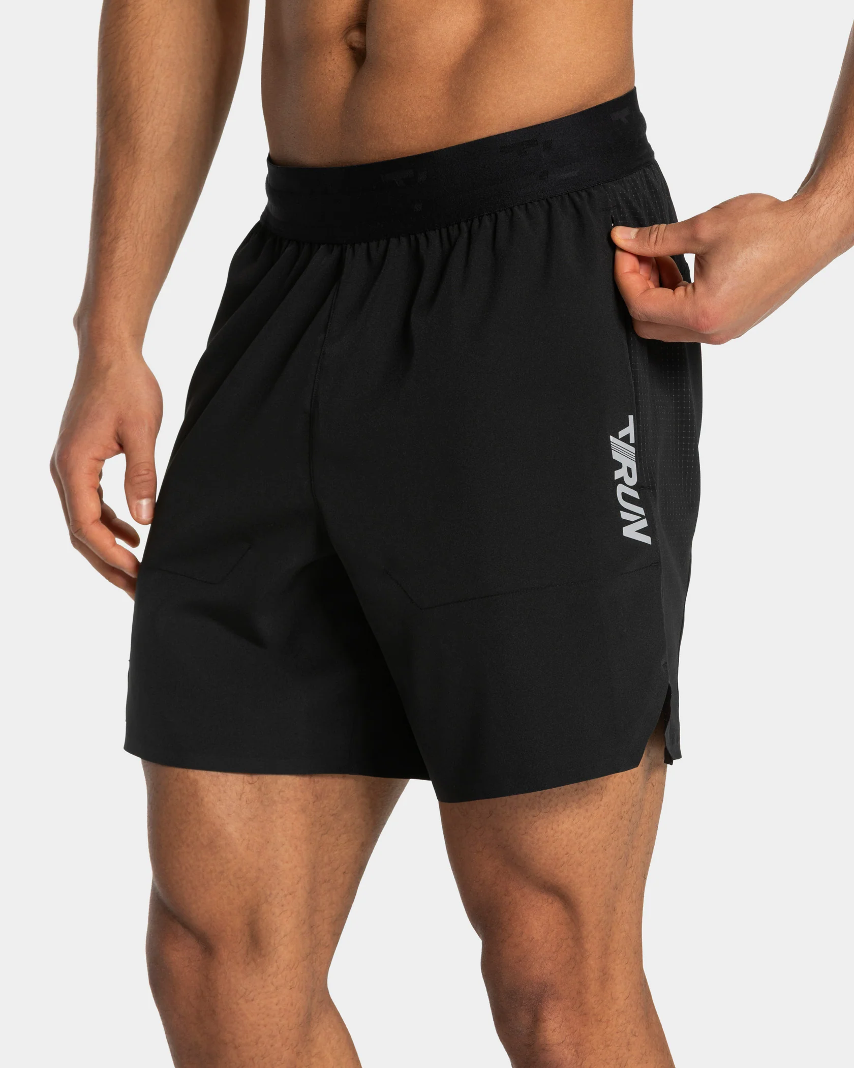 RUN Shorts 7 Inch "Schwarz" - Image 4
