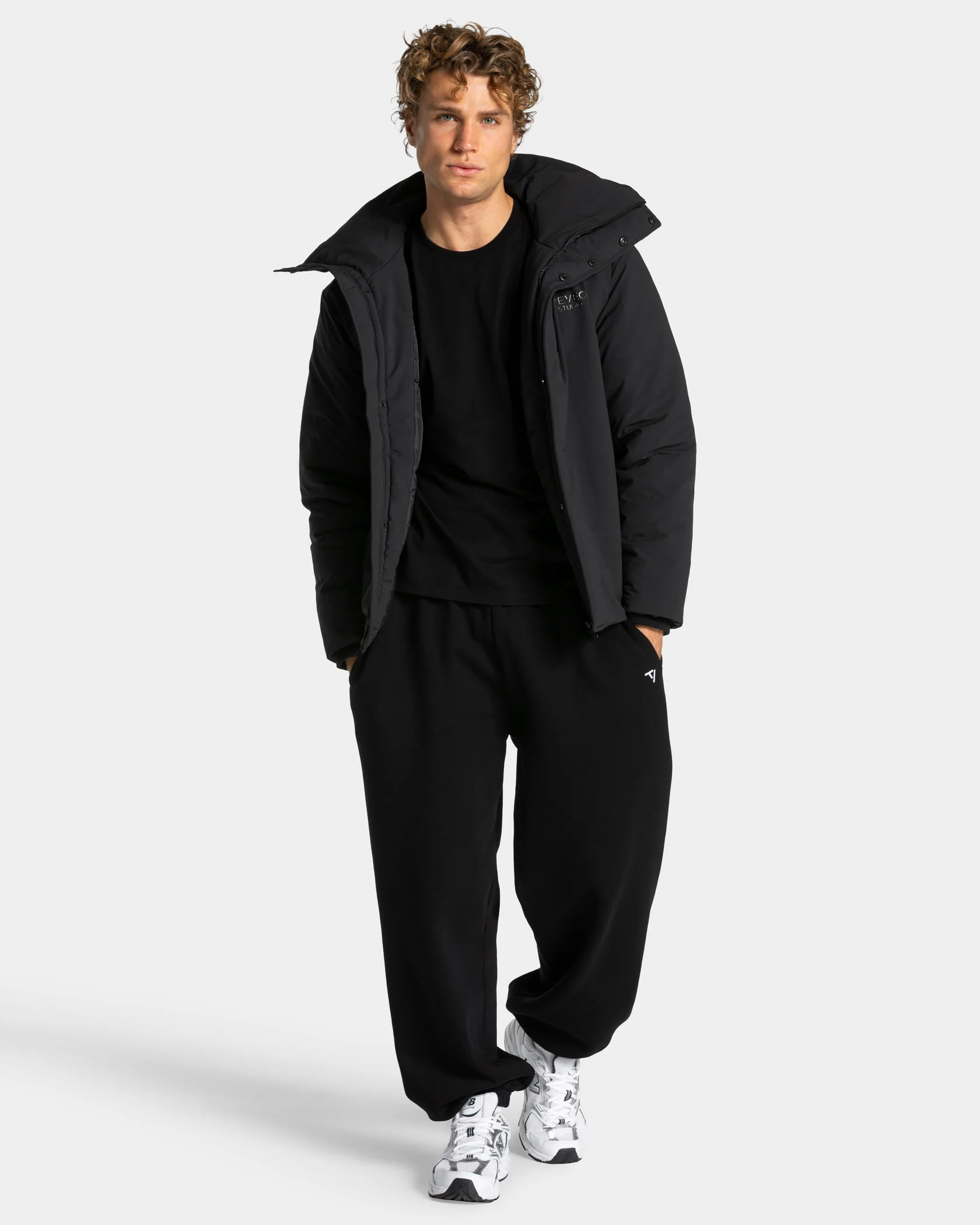 Studio Puffer Jacke "Schwarz" - Image 3