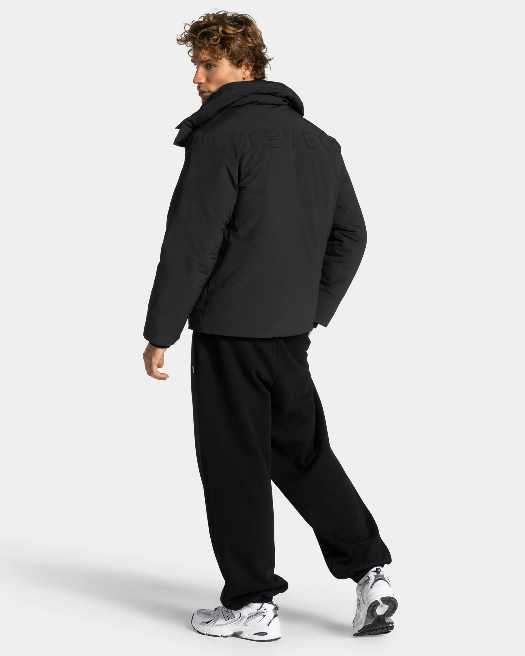Studio Puffer Jacke "Schwarz" - Image 5