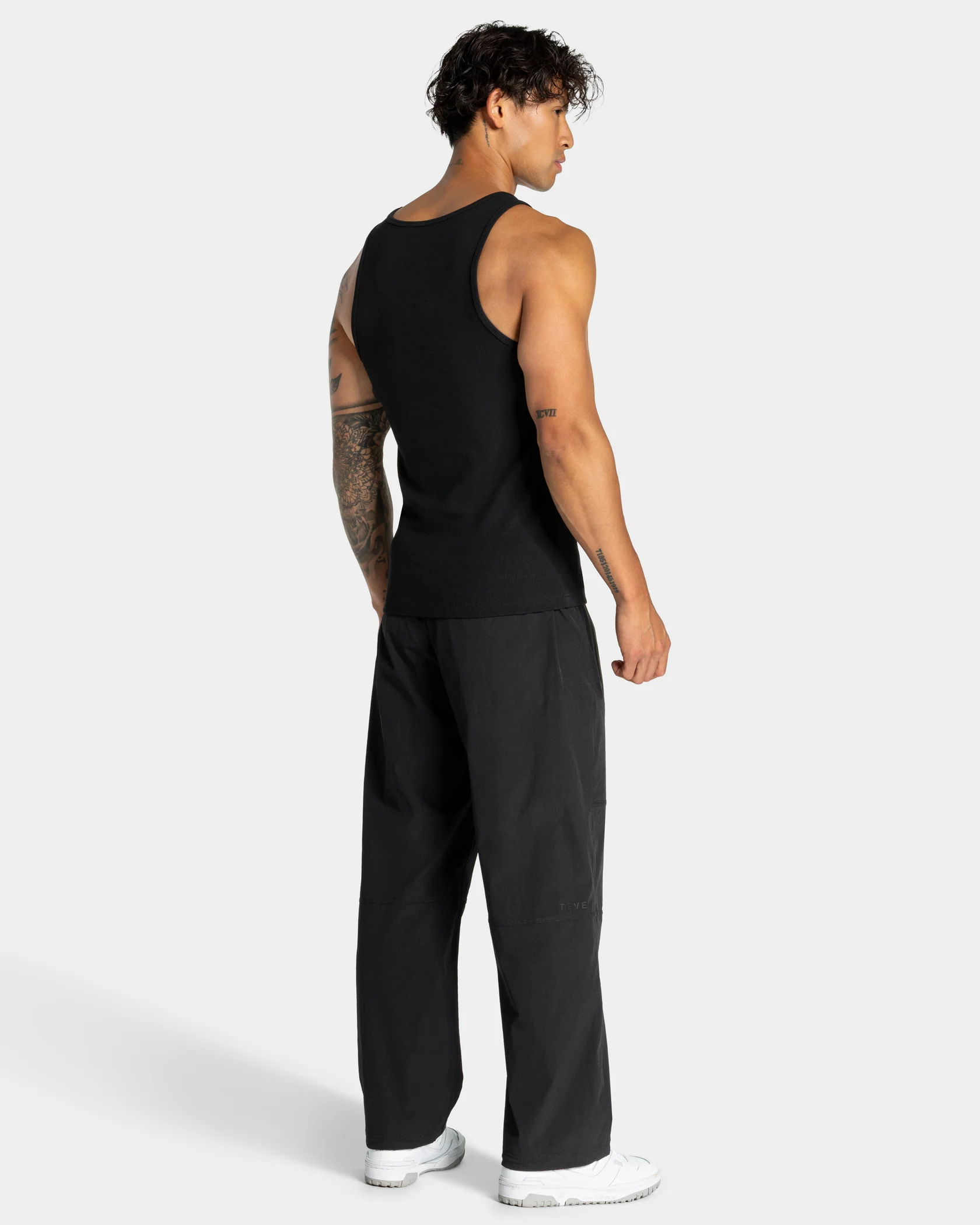 Workout Ribbed Tank "Schwarz" - Image 5